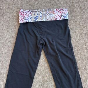 VTG Victoria Secret PINK Y2K Foldover Crop Yoga Capri Rainbow Leopard Print M
